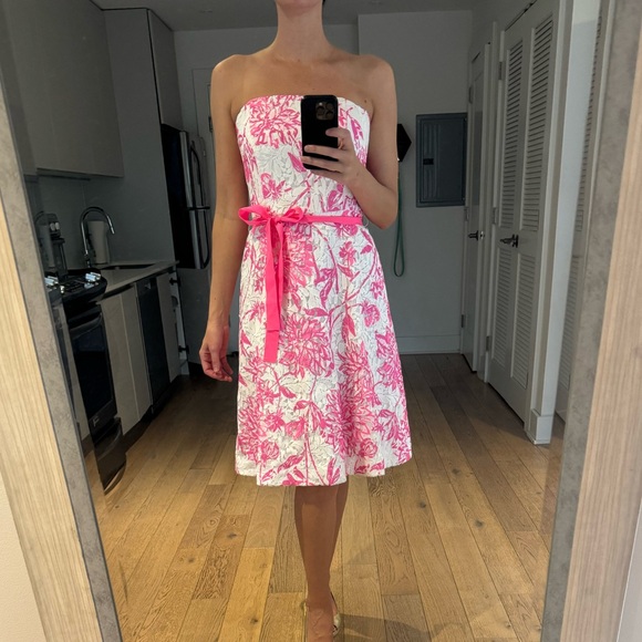 Lilly Pulitzer Dresses & Skirts - Lilly Pulitzer lace dress with corset and zipper down the back